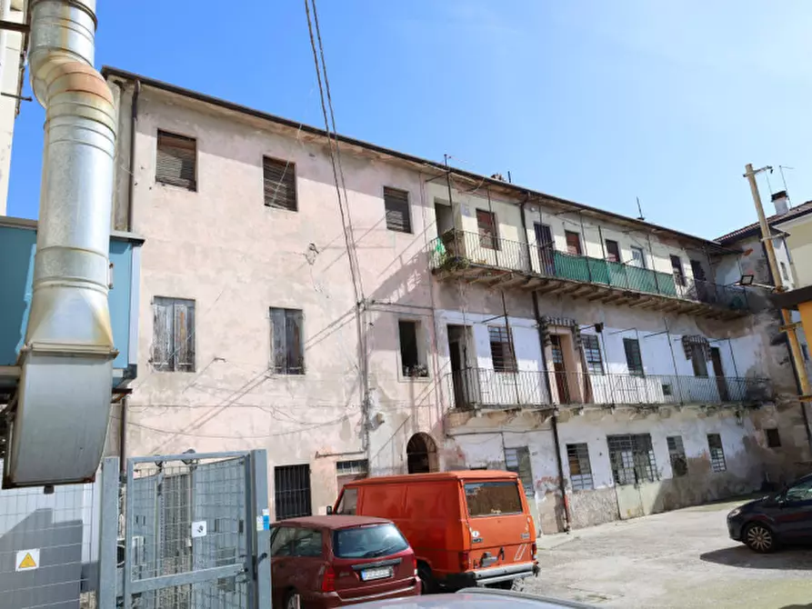 Immagine 1 di Palazzo in vendita  in Viale Trieste 216 a Vicenza