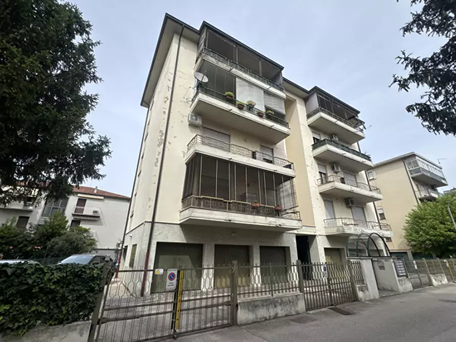 Immagine 1 di Appartamento in vendita  in Via Andrea Marani a Vicenza