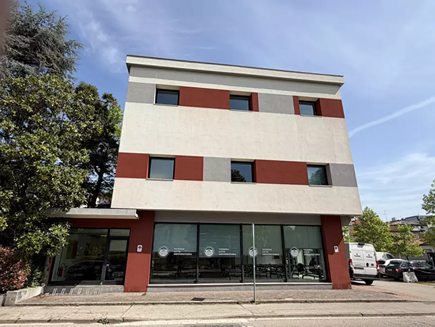 Immagine 3 di Ufficio in vendita  in Viale Giangiorgio Trissino 57 a Vicenza