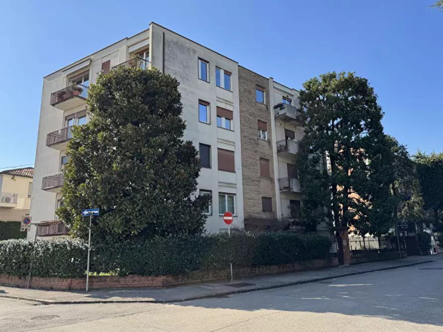 Immagine 1 di Appartamento in vendita  in via velo 84 a Vicenza