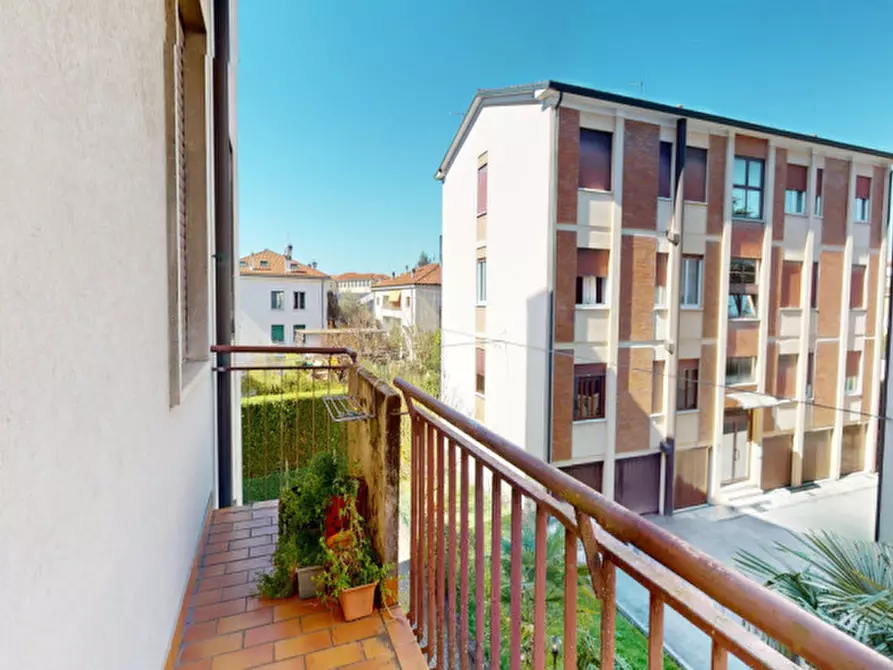 Immagine 23 di Appartamento in vendita  in via velo 84 a Vicenza