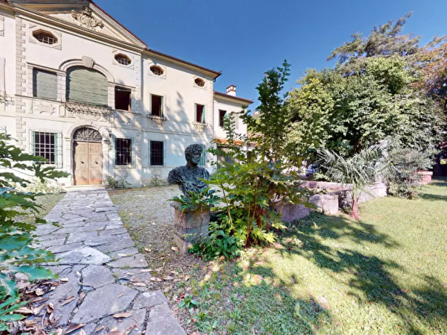 Immagine 2 di Villa in vendita  in Viale Ambrogio Fusinieri a Vicenza