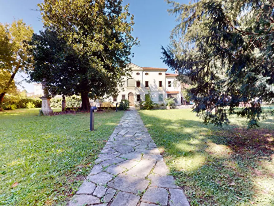 Immagine 4 di Villa in vendita  in Viale Ambrogio Fusinieri a Vicenza