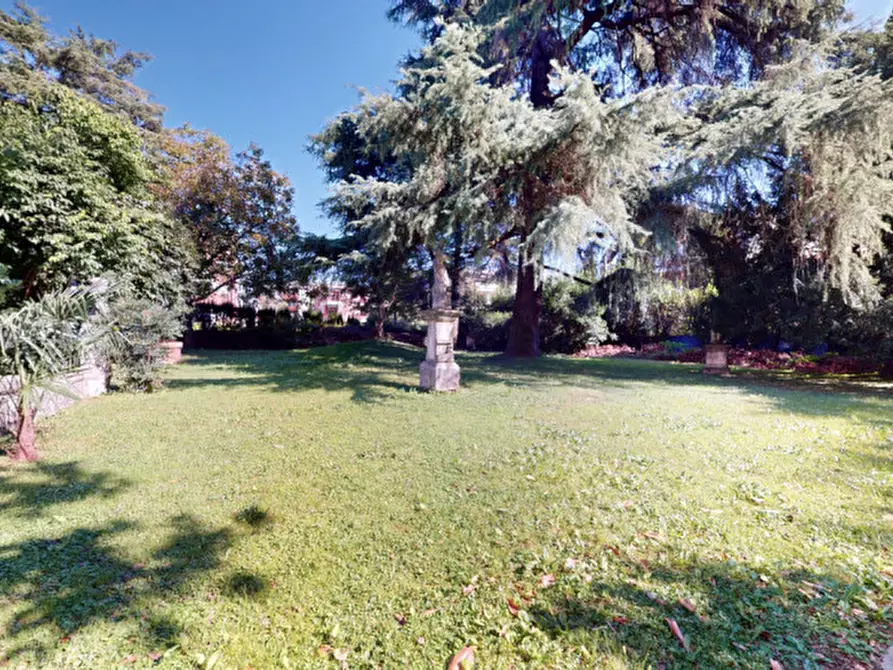 Immagine 12 di Villa in vendita  in Viale Ambrogio Fusinieri a Vicenza