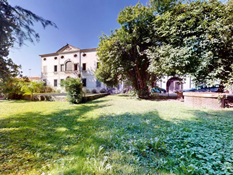 Immagine 15 di Villa in vendita  in Viale Ambrogio Fusinieri a Vicenza