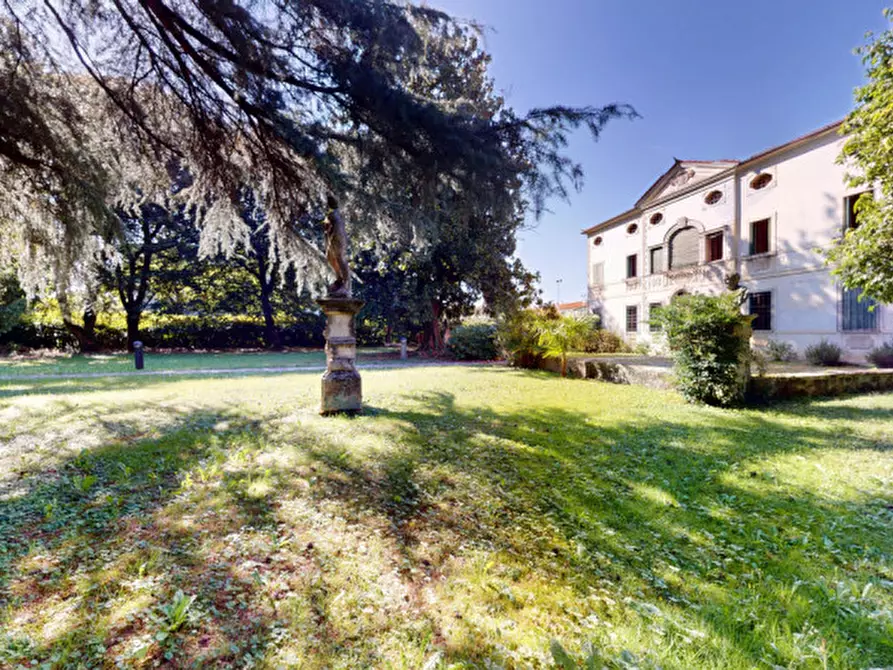 Immagine 16 di Villa in vendita  in Viale Ambrogio Fusinieri a Vicenza