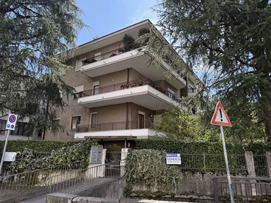 Immagine 23 di Appartamento in vendita  in Viale Ambrogio Fusinieri 62 a Vicenza