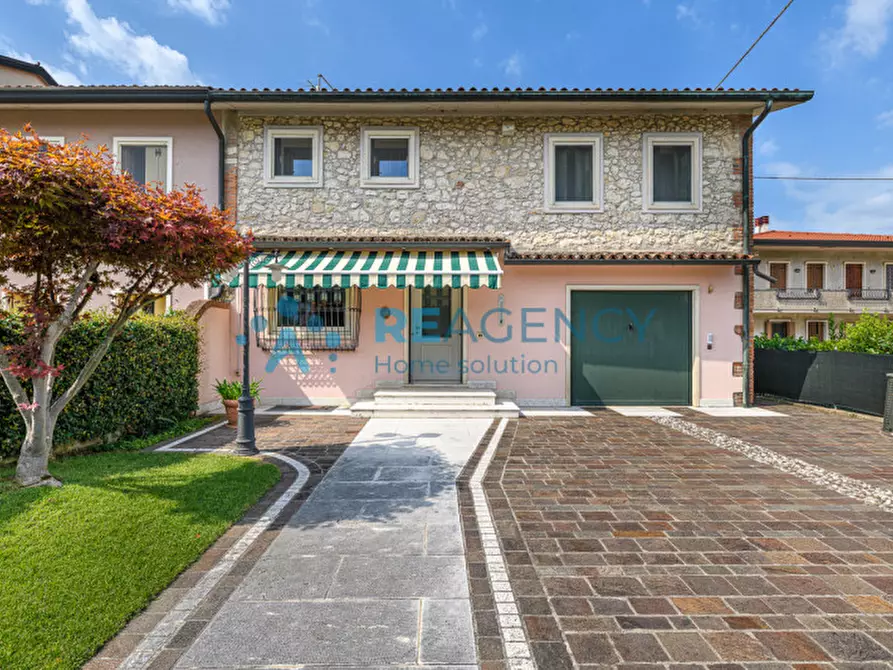 Immagine 1 di Casa bifamiliare in vendita  in Via Cal del Guà, 28 a Montecchio Maggiore