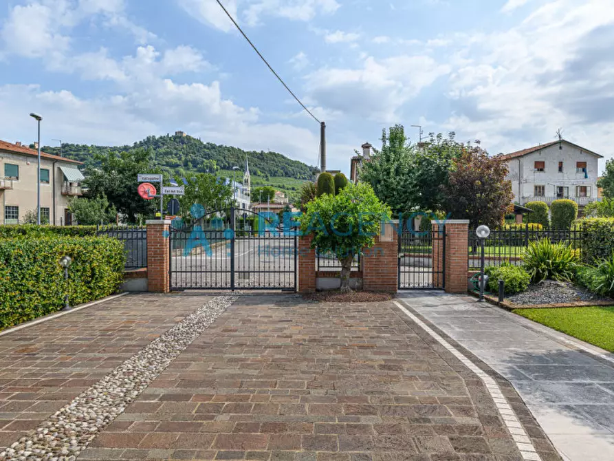 Immagine 2 di Casa bifamiliare in vendita  in Via Cal del Guà, 28 a Montecchio Maggiore
