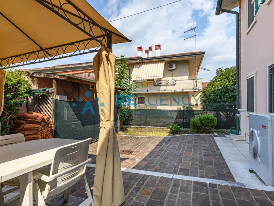 Immagine 5 di Casa bifamiliare in vendita  in Via Cal del Guà, 28 a Montecchio Maggiore