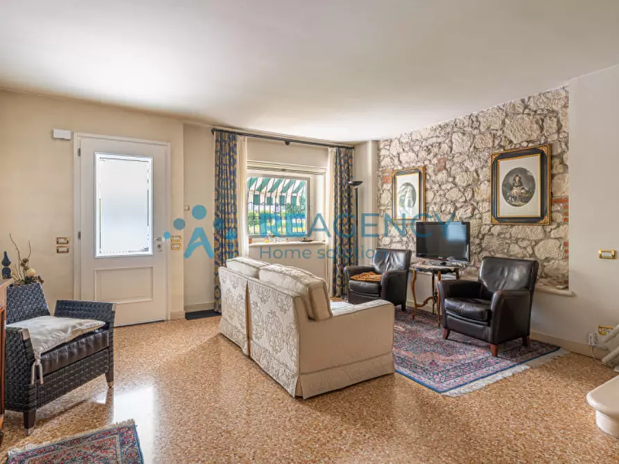 Immagine 8 di Casa bifamiliare in vendita  in Via Cal del Guà, 28 a Montecchio Maggiore