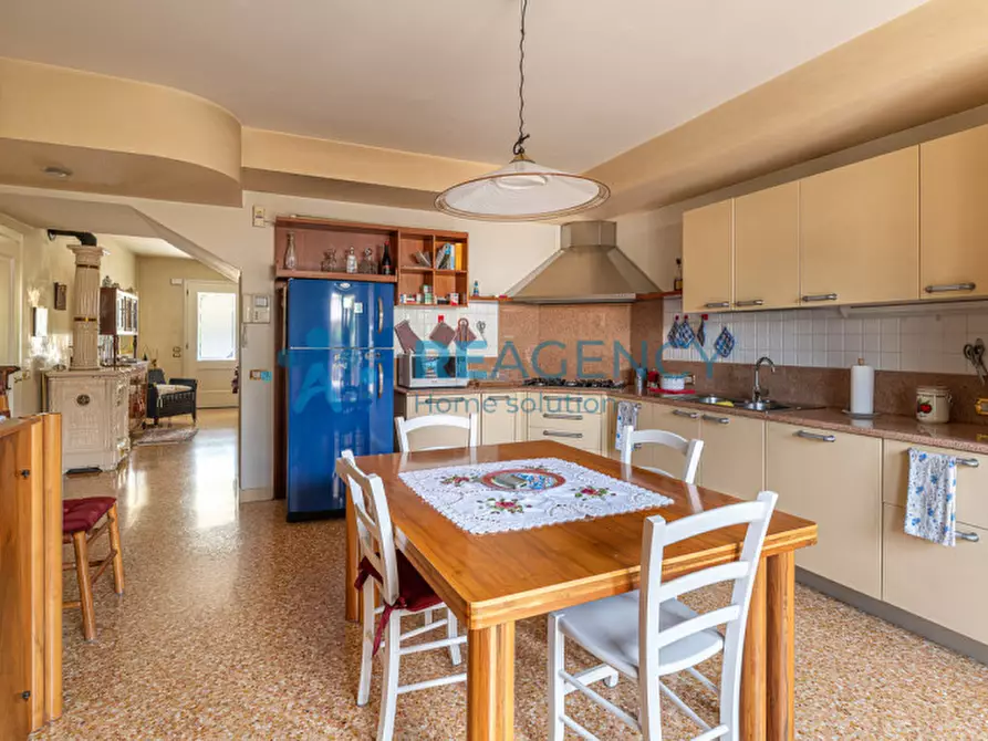 Immagine 10 di Casa bifamiliare in vendita  in Via Cal del Guà, 28 a Montecchio Maggiore