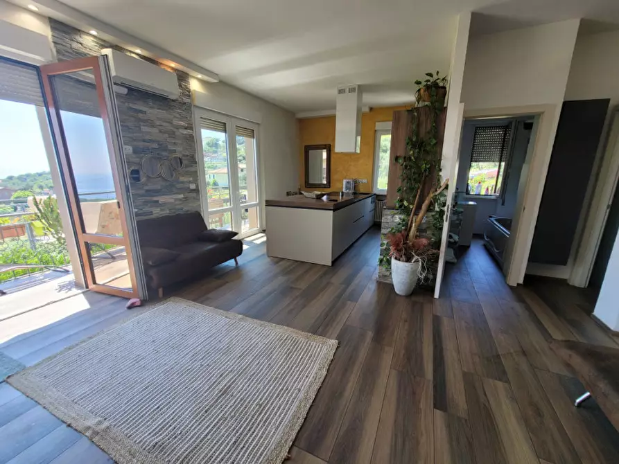 Immagine 1 di Appartamento in vendita  in Via Tessarole a Varazze