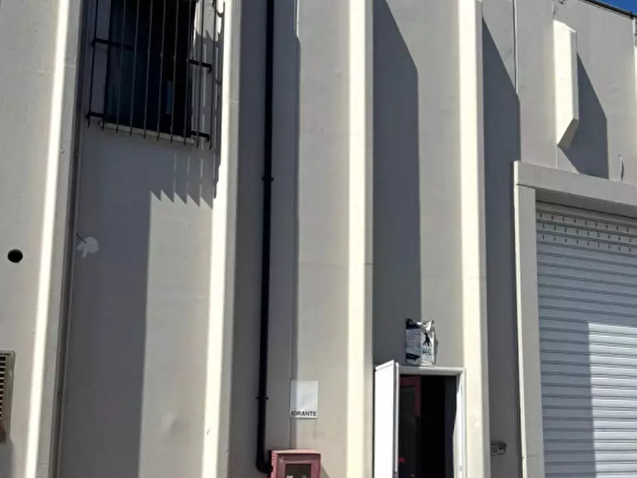 Immagine 2 di Capannone industriale in vendita  in Predda Niedda Strada 1 a Sassari