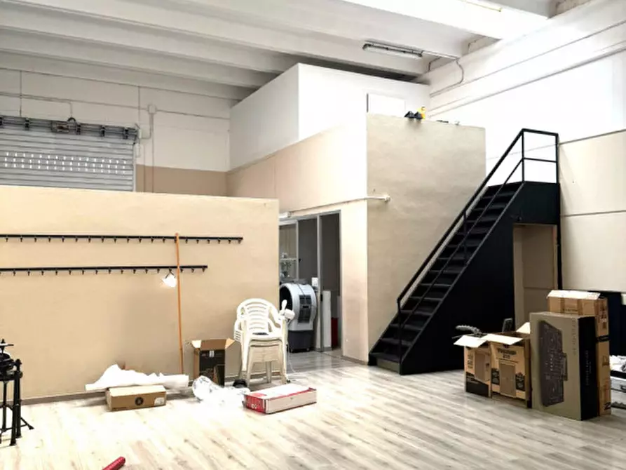 Immagine 3 di Capannone industriale in vendita  in Predda Niedda Strada 1 a Sassari