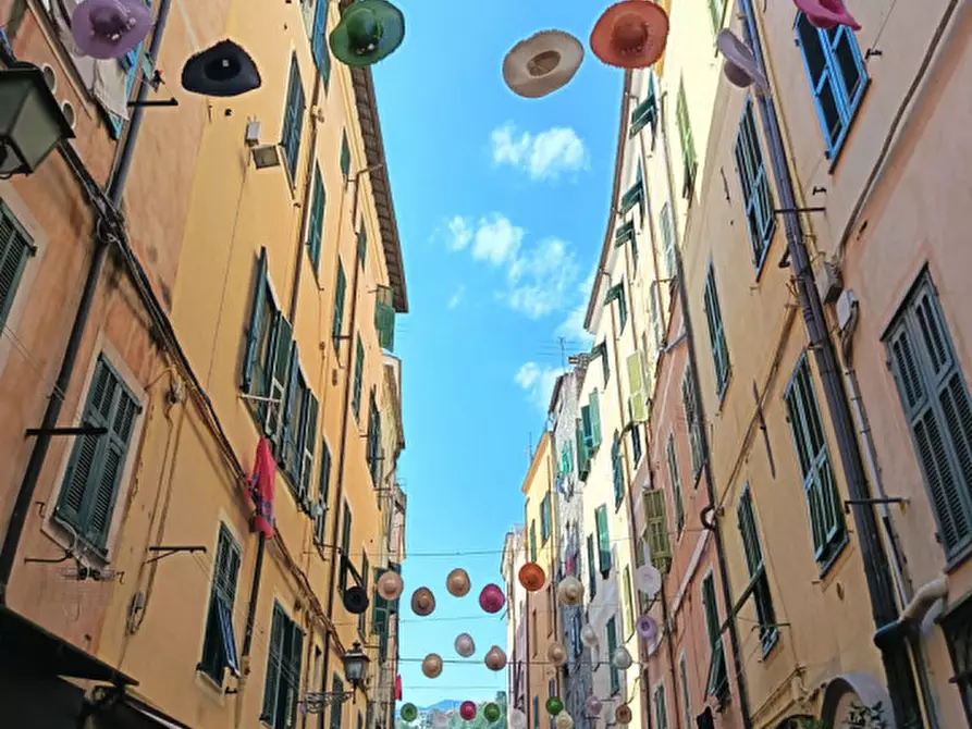 Immagine 1 di Magazzino in vendita  in VIA PASTRENGO a San Remo