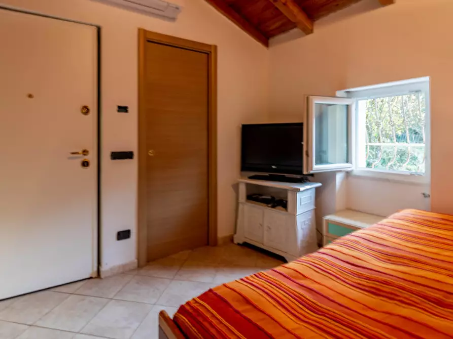 Immagine 22 di Casa indipendente in vendita  a Lerici