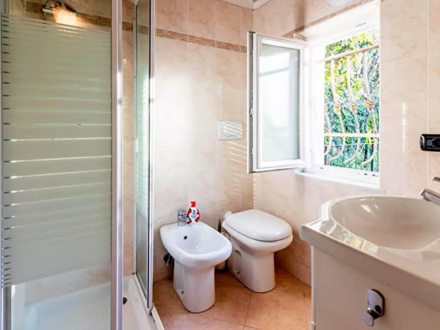 Immagine 23 di Casa indipendente in vendita  a Lerici