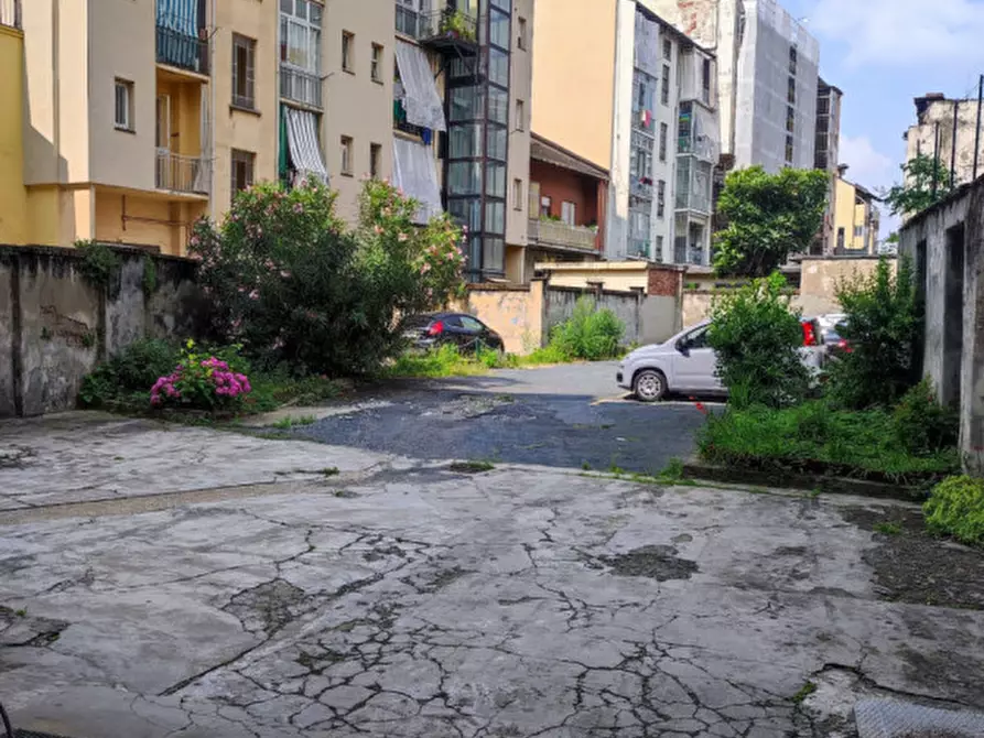 Immagine 2 di Posto auto in vendita  in CORSO RACCONIGI 146/A a Torino