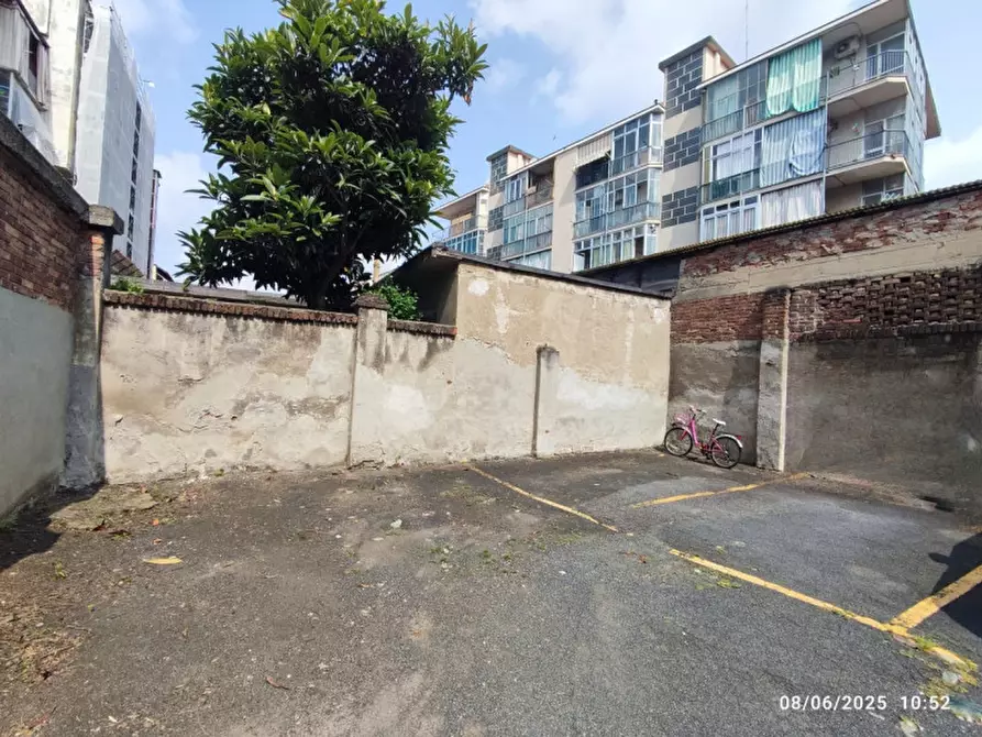 Immagine 4 di Posto auto in vendita  in CORSO RACCONIGI 146/A a Torino