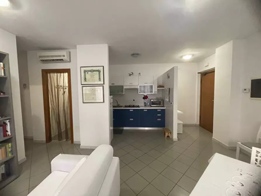 Immagine 2 di Appartamento in vendita  a Senigallia