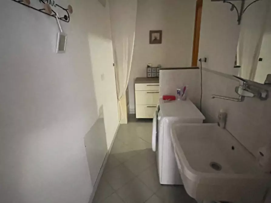 Immagine 14 di Appartamento in vendita  a Senigallia