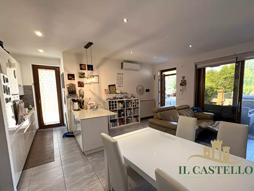 Immagine 3 di Appartamento in vendita  in Via Garibaldi a Castiglione Del Lago