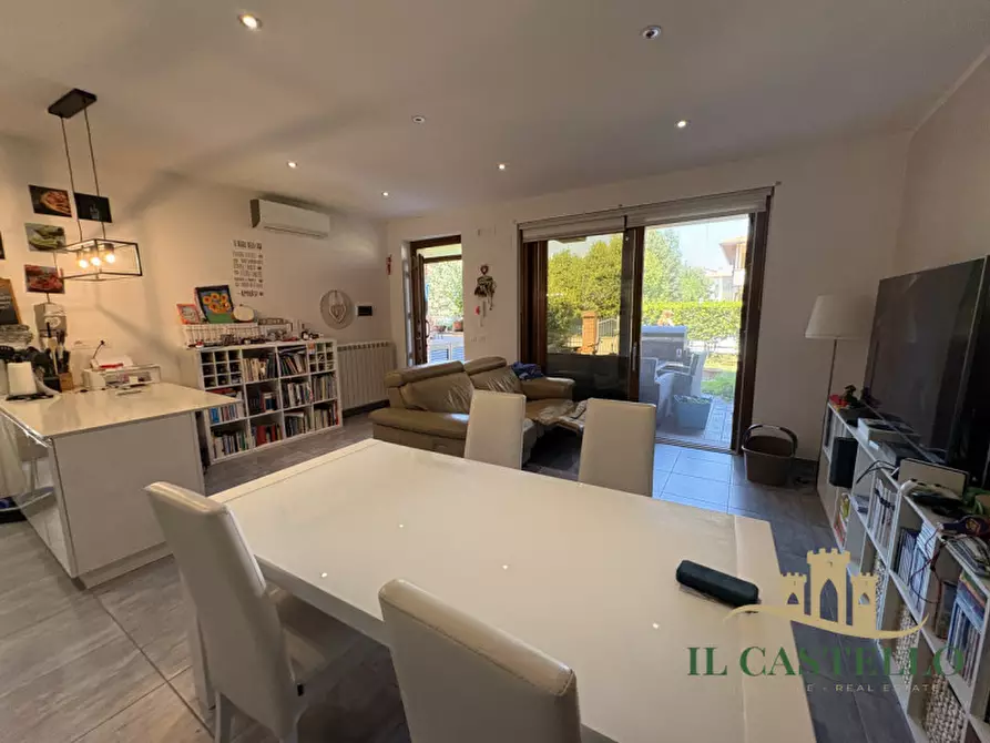 Immagine 9 di Appartamento in vendita  in Via Garibaldi a Castiglione Del Lago