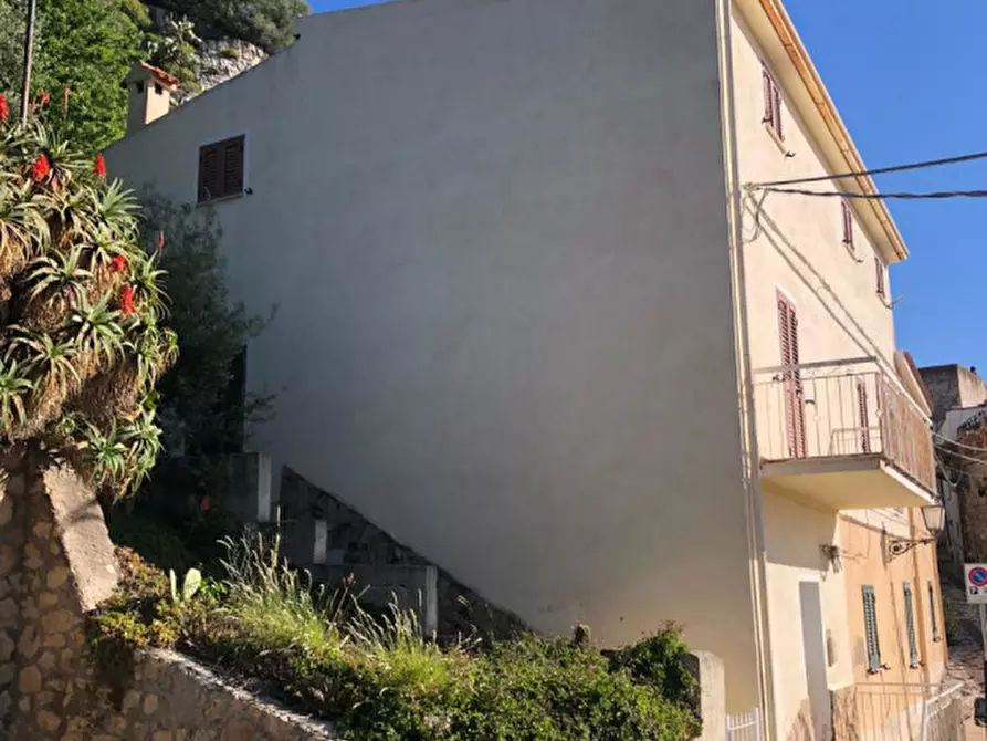 Immagine 3 di Appartamento in vendita  in VIA ELEONORA D` ARBOREA n. SN Piano T-1 - 2 a Posada