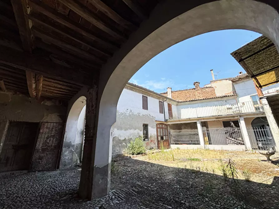 Immagine 1 di Palazzo in vendita  in Vicolo Chiozzi 2 a Casalmaggiore