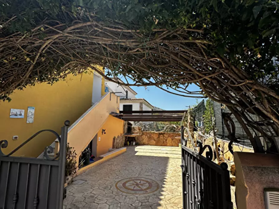 Immagine 1 di Appartamento in vendita  in Via Giuseppe Di Vittorio a Orosei