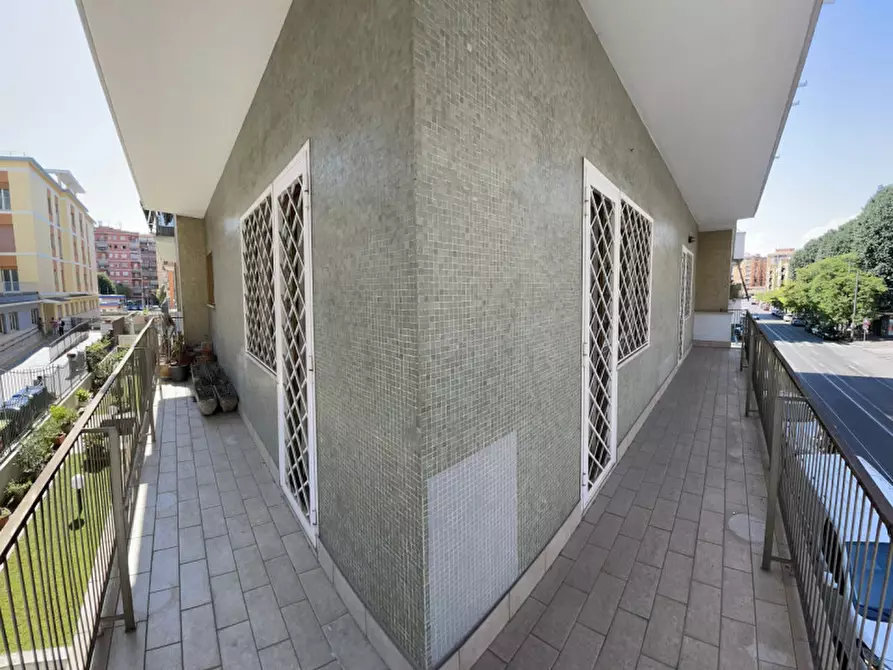 Immagine 11 di Appartamento in vendita  in via giacomo bresadola 54 a Roma