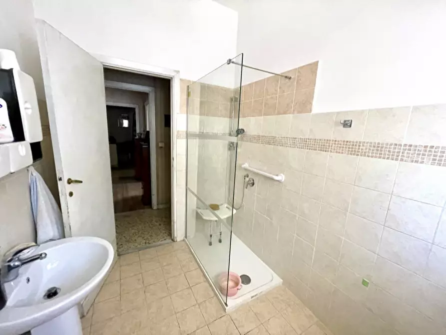 Immagine 17 di Appartamento in vendita  in via giacomo bresadola 54 a Roma