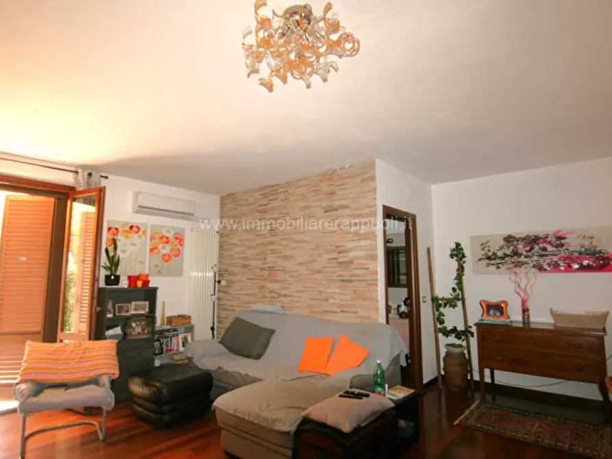 Immagine 1 di Villetta a schiera in vendita  a Sinalunga