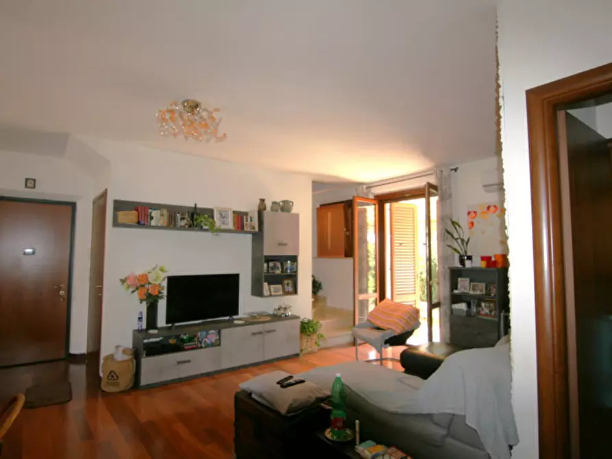 Immagine 2 di Villetta a schiera in vendita  a Sinalunga