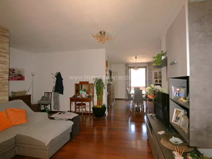 Immagine 2 di Villetta a schiera in vendita  a Sinalunga