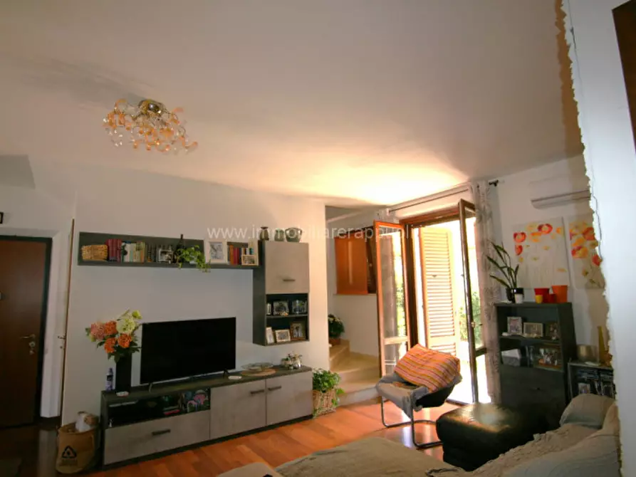 Immagine 3 di Villetta a schiera in vendita  a Sinalunga