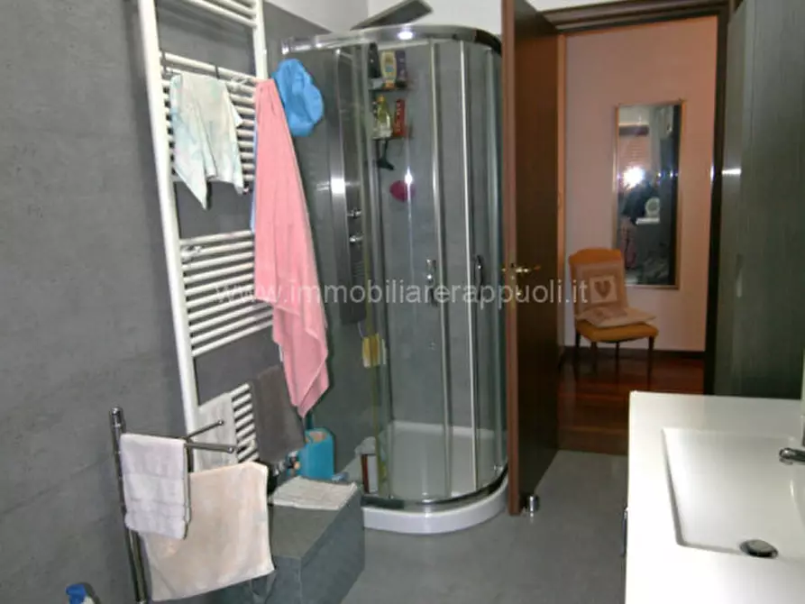 Immagine 23 di Villetta a schiera in vendita  a Sinalunga