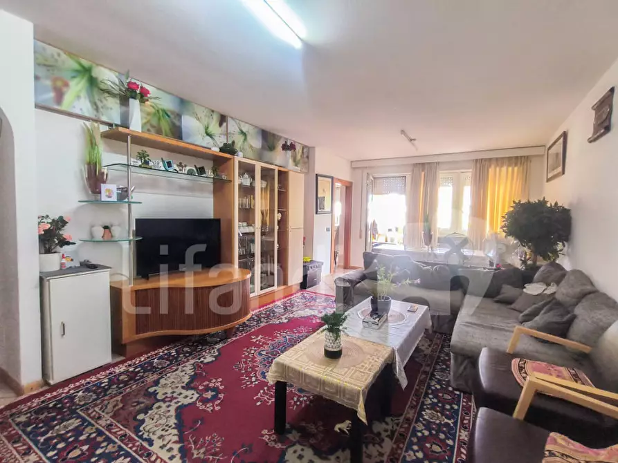 Immagine 2 di Appartamento in vendita  in Laurinstraße - Via Laurin a Merano .Meran.