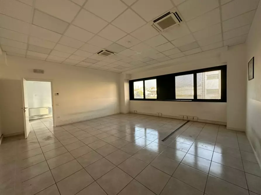 Immagine 2 di Capannone industriale in vendita  a Zola Predosa