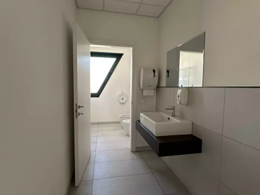 Immagine 9 di Capannone industriale in vendita  a Zola Predosa