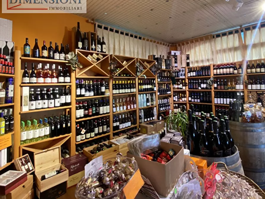 Immagine 1 di Attività commerciale in vendita  in Viale delle Terme a Abano Terme