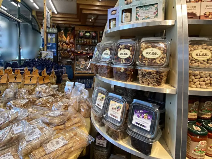 Immagine 2 di Attività commerciale in vendita  in Viale delle Terme a Abano Terme