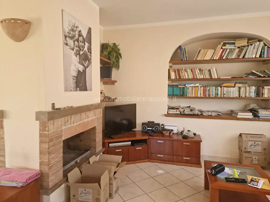 Immagine 4 di Villa in vendita  a Sinalunga