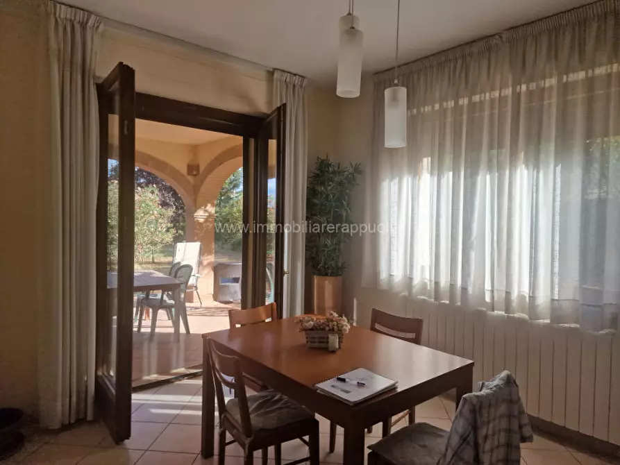 Immagine 6 di Villa in vendita  a Sinalunga