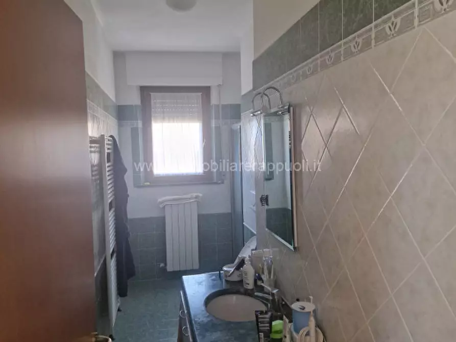 Immagine 11 di Villa in vendita  a Sinalunga