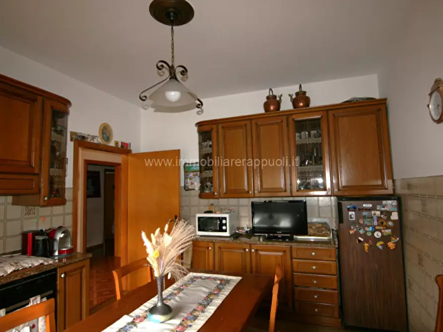 Immagine 3 di Appartamento in vendita  a Lucignano