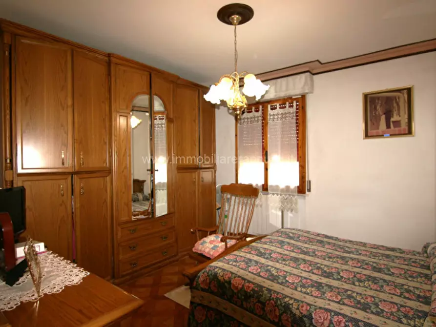 Immagine 10 di Appartamento in vendita  a Lucignano