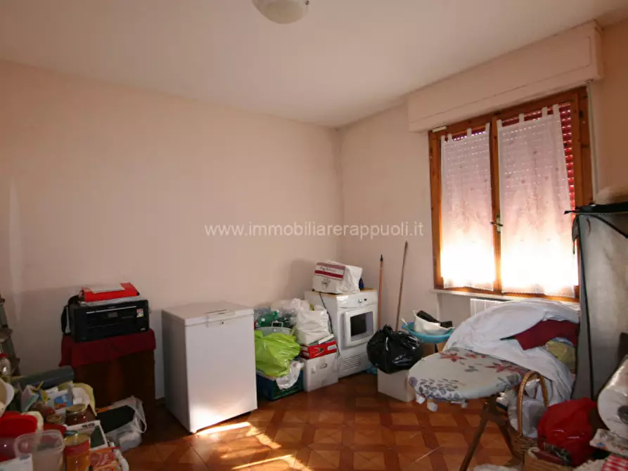 Immagine 15 di Appartamento in vendita  a Lucignano