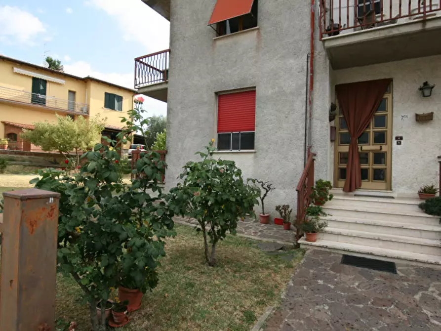 Immagine 20 di Appartamento in vendita  a Lucignano